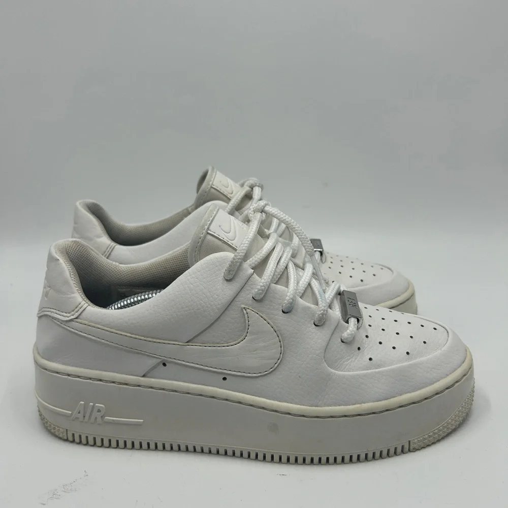 Nike Air Force 1’s Women's White Sneakers Size 7.5 - Picture 4 of 6